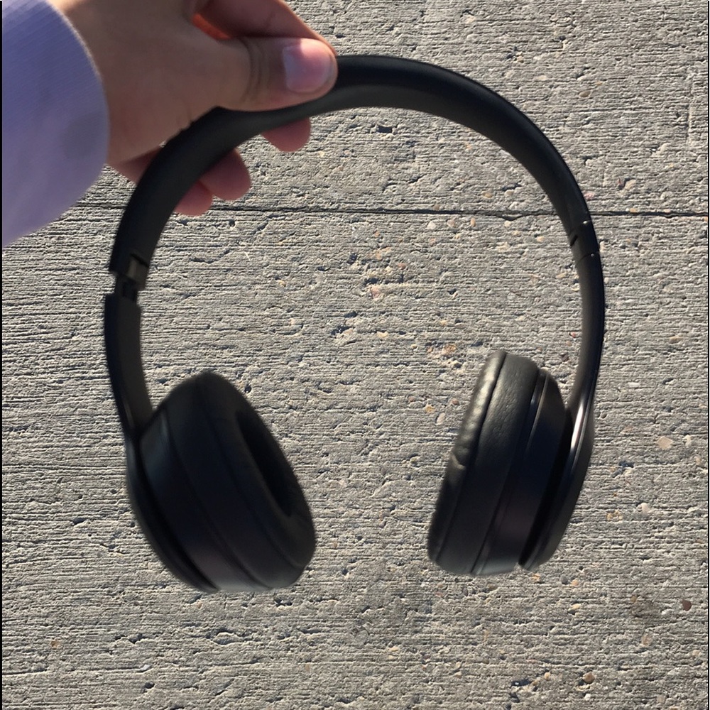 Beats solo 3 by dr. Dre